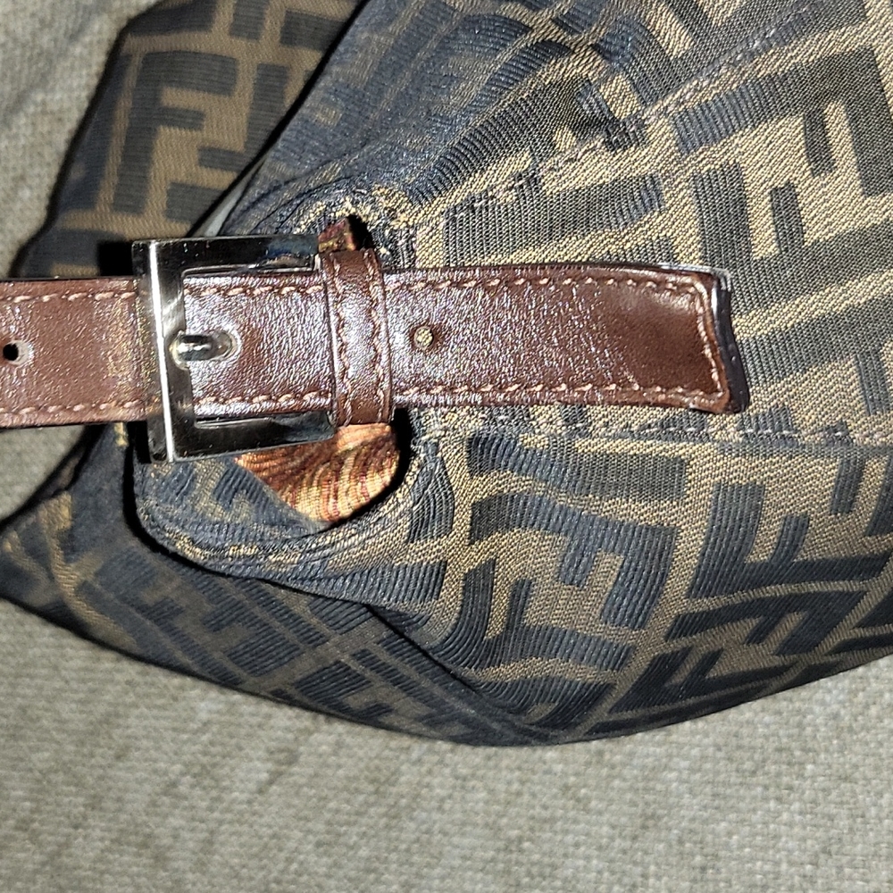 Vintage Fendi Bag 😍 - Picture 4 of 16